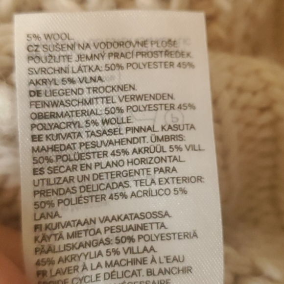 H&M warm and cozy Turtleneck Sweater - Picture 4 of 5